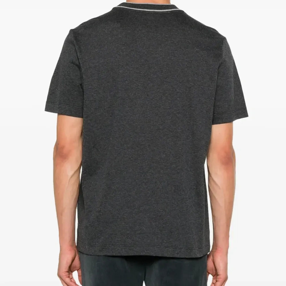 Футболка с контрастным воротником