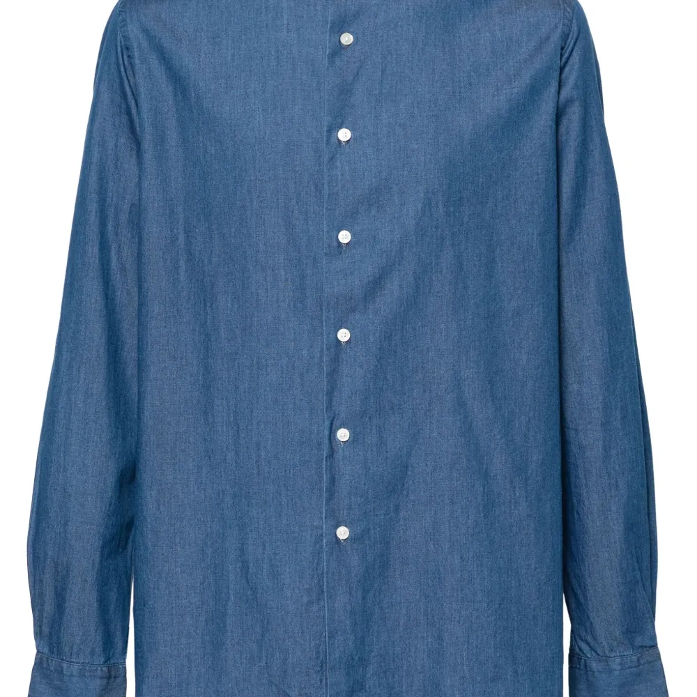 Джинсовая рубашка с длинными рукавами