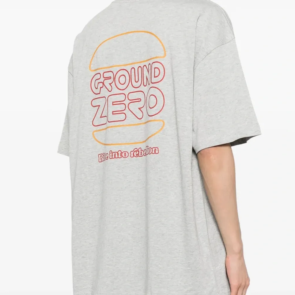 Футболка с логотипом