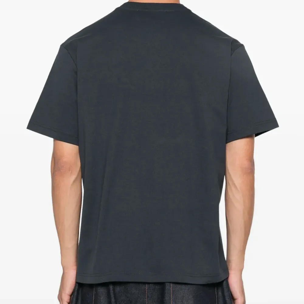 Футболка с вышитым логотипом