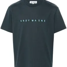 Футболка с вышитым логотипом