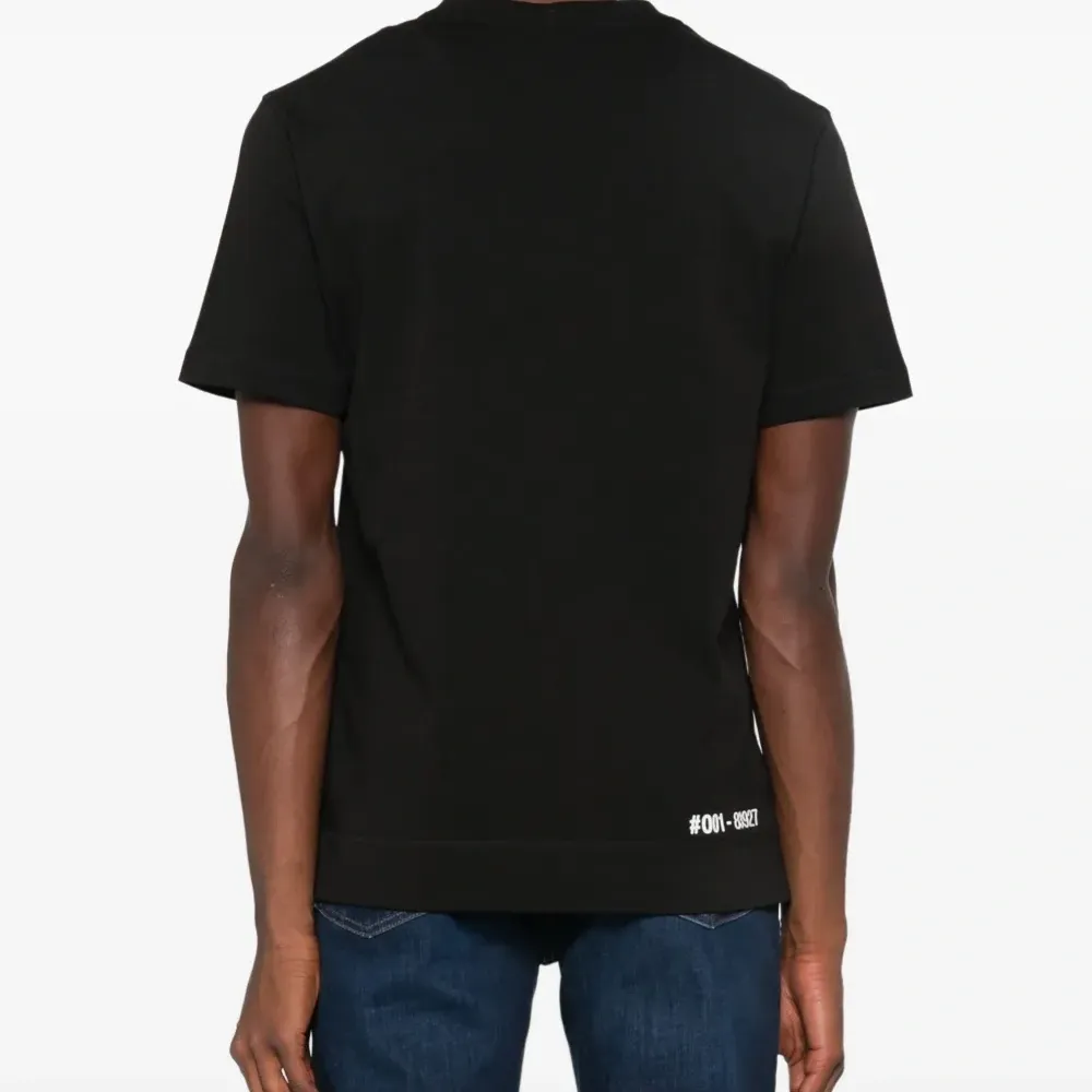 Футболка с логотипом