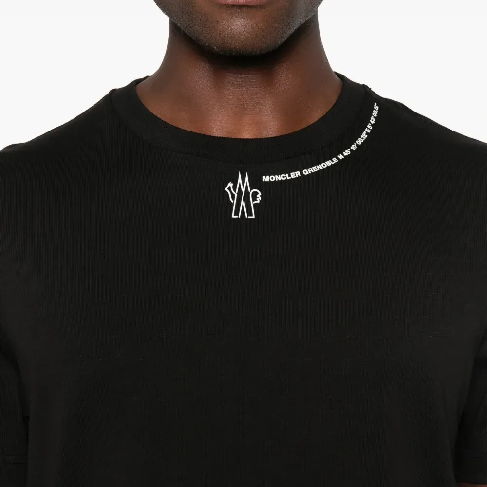 Футболка с логотипом