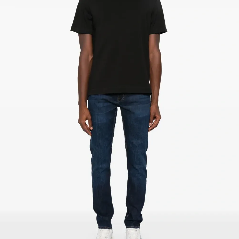 Футболка с логотипом