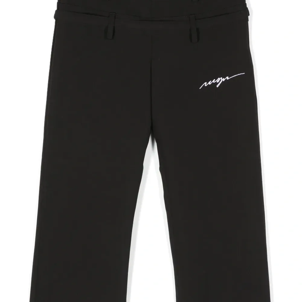 брюки с вышитым логотипом