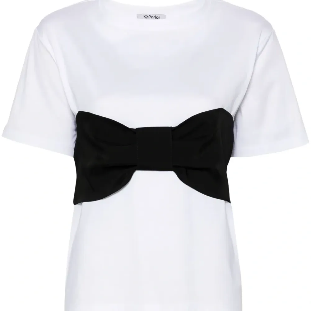 Футболка с объемным бантом