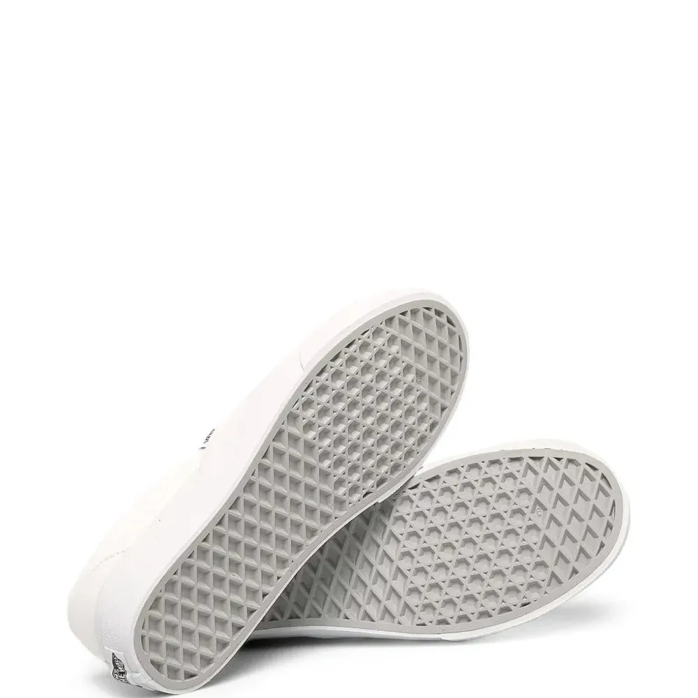 Слипоны с нашивкой-логотипом Слипоны с нашивкой-логотипом