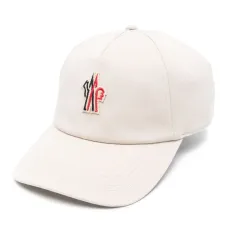 Бейсболка с нашивкой-логотипом