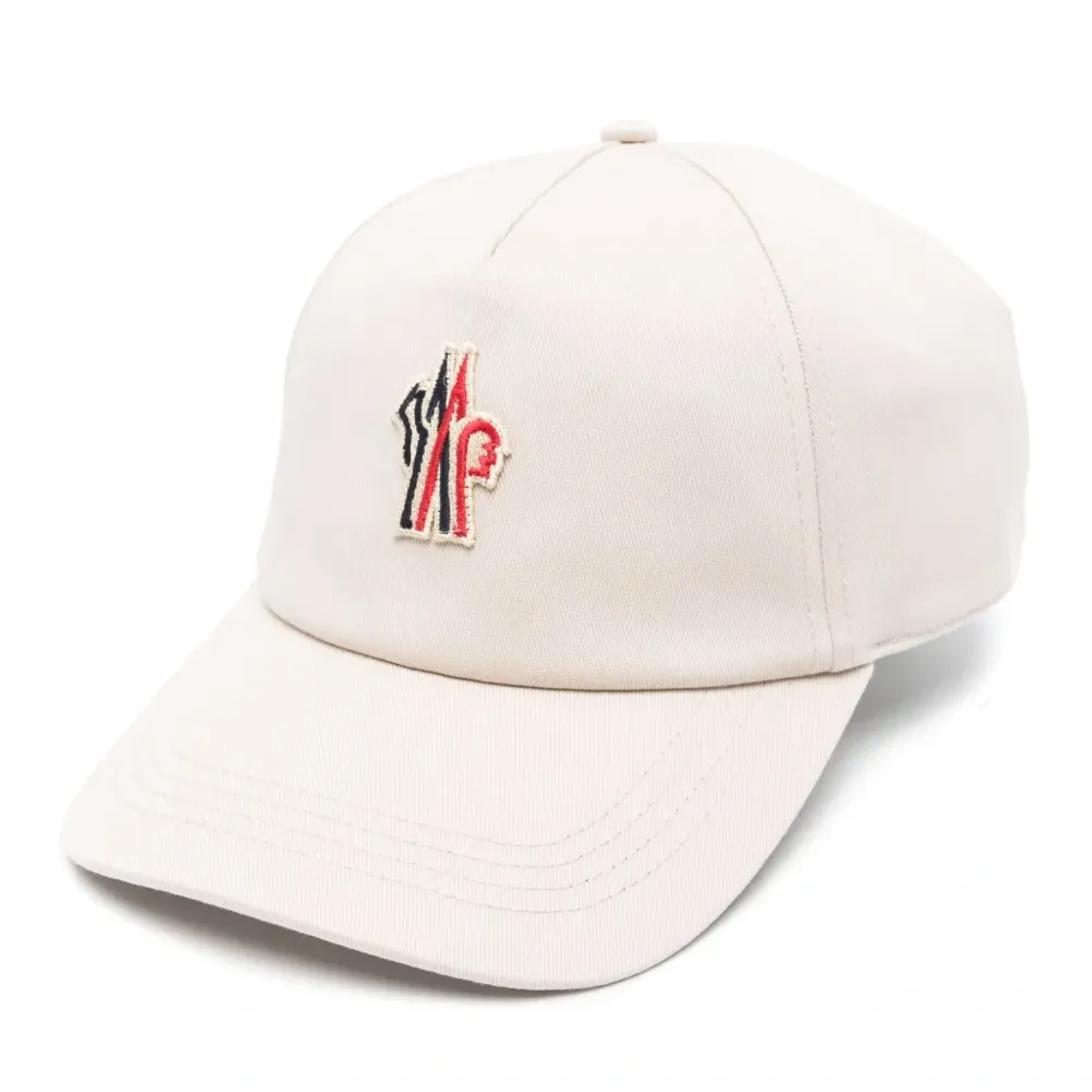 Бейсболка с нашивкой-логотипом