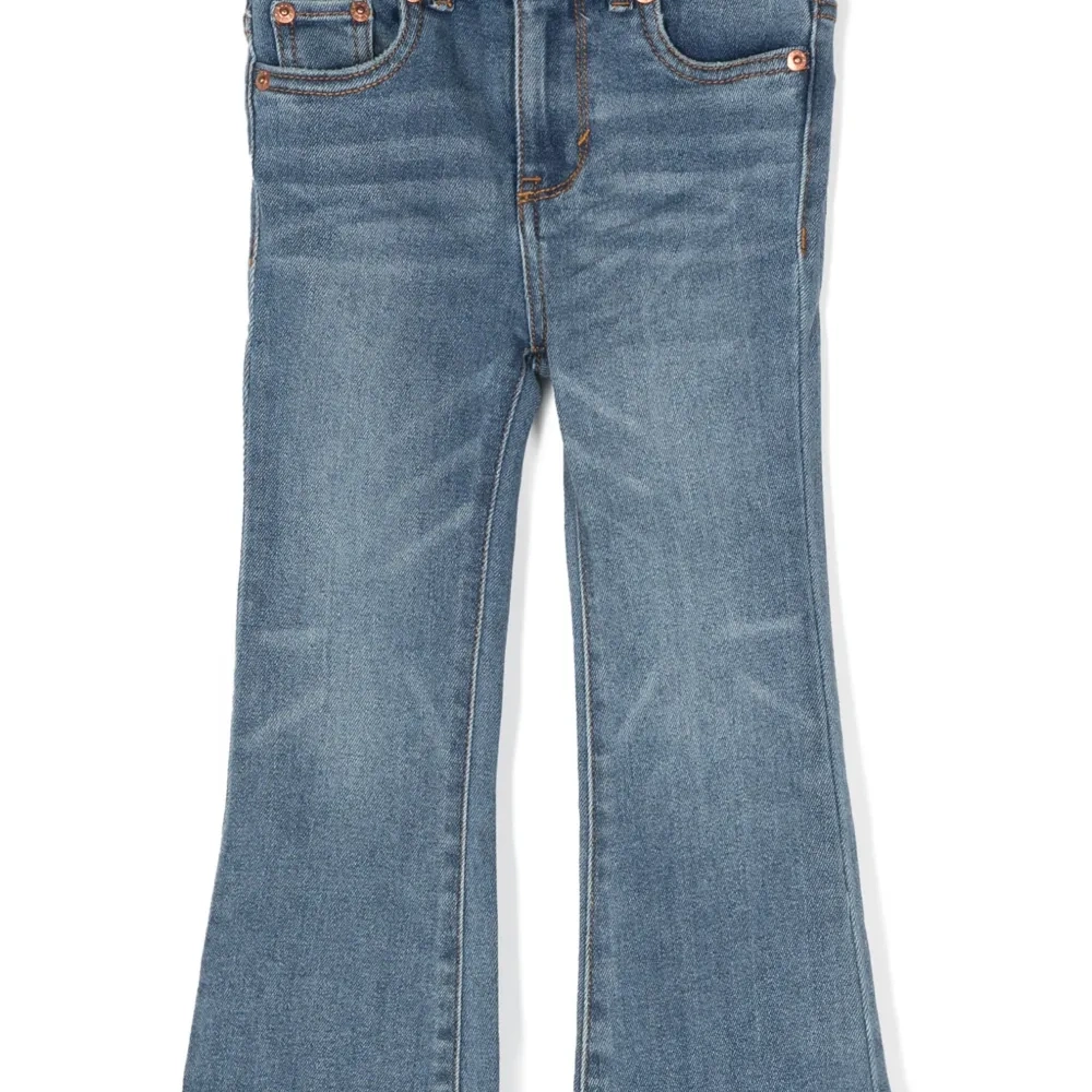 Расклешенные джинсы