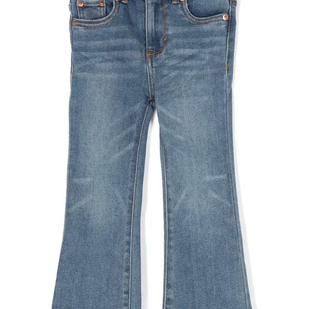 Расклешенные джинсы