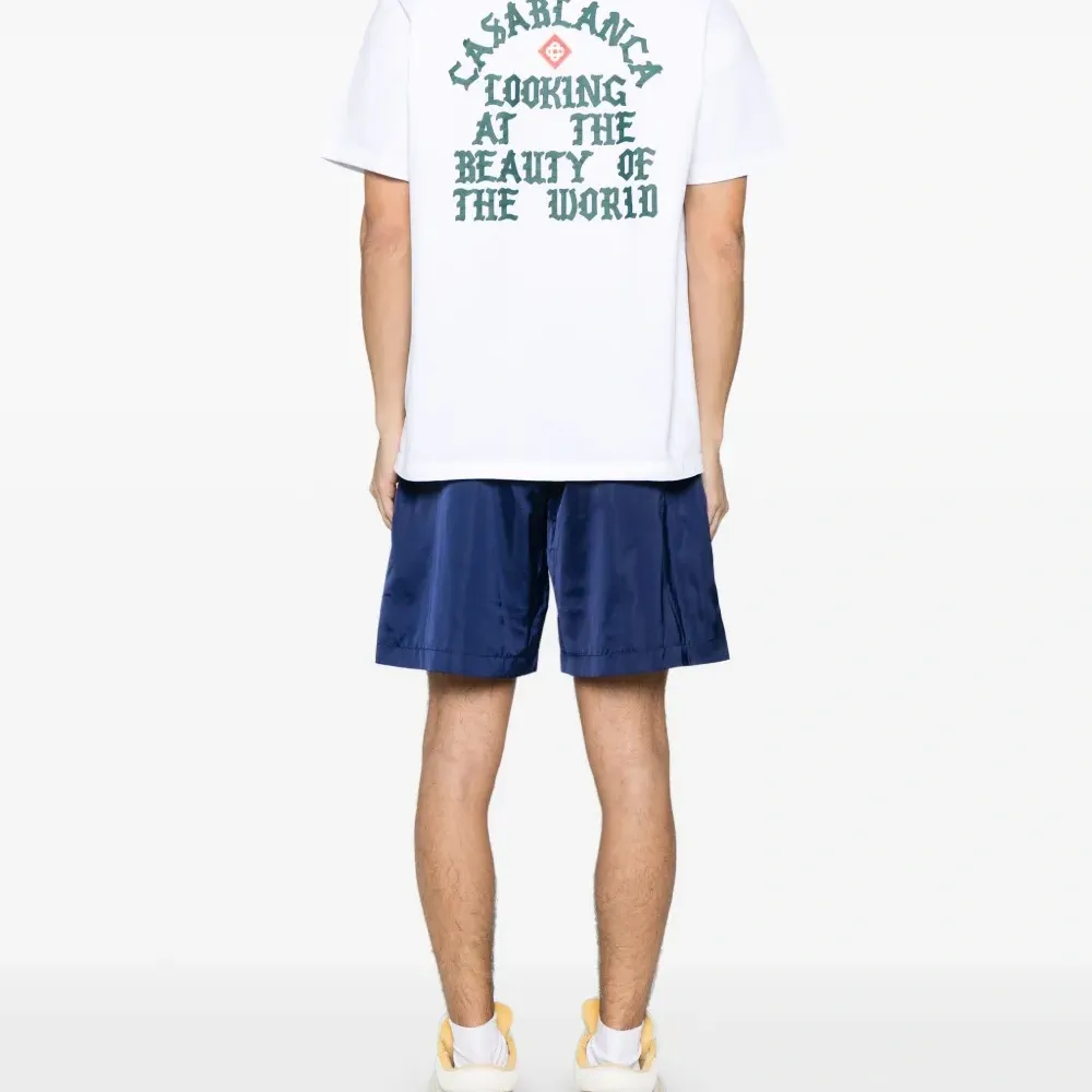 Футболка Looking At The Beauty Of The World