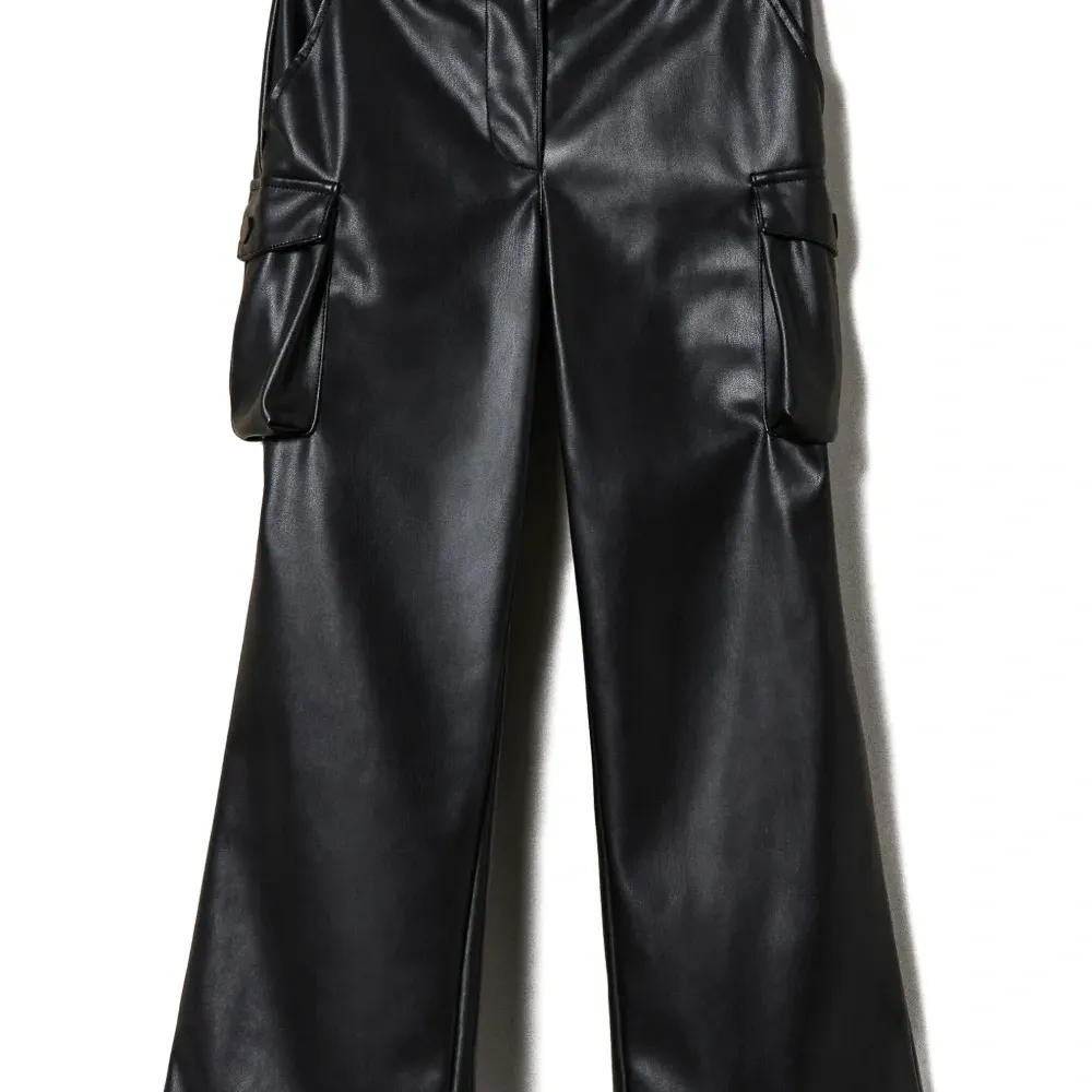 Брюки широкого кроя Брюки широкого кроя