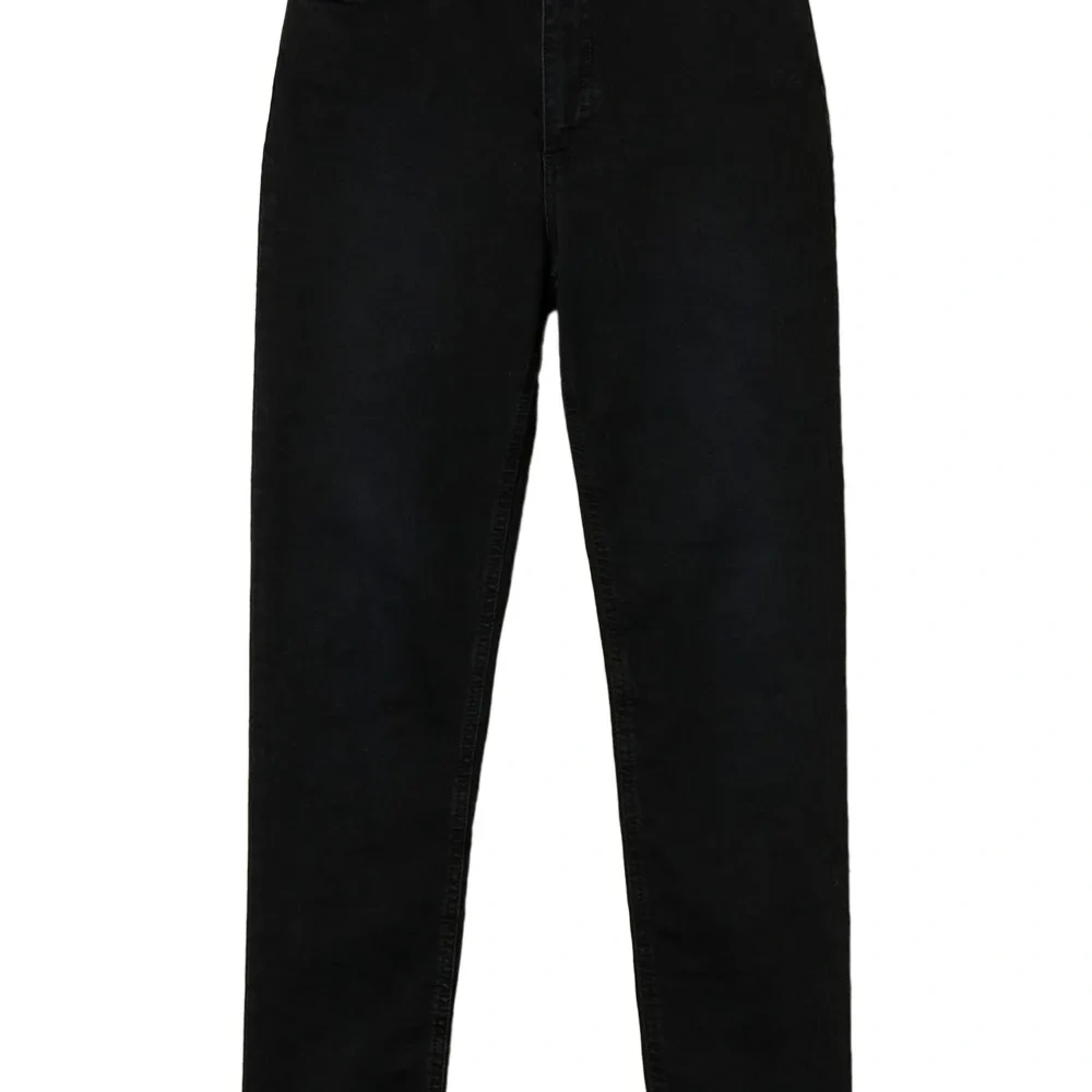 Узкие джинсы