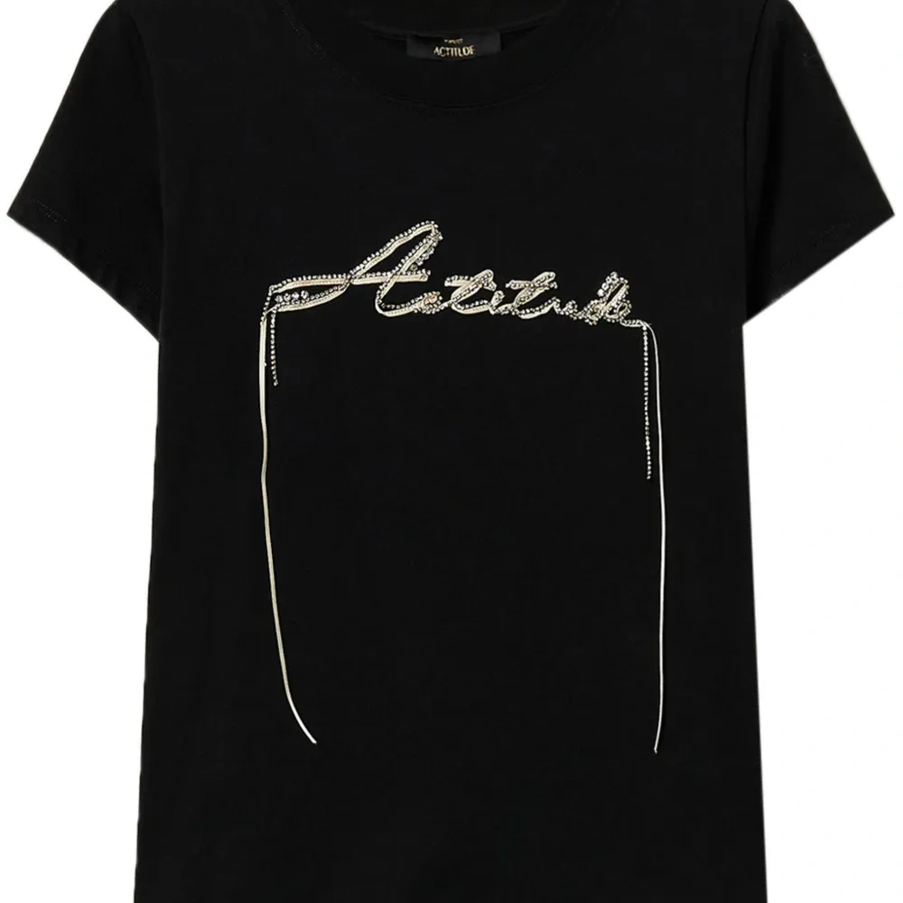 Футболка с декорированным логотипом