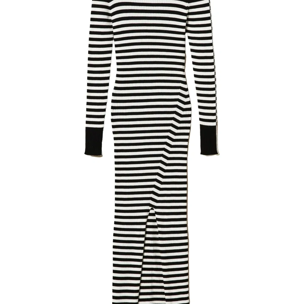 Трикотажное платье в полоску Трикотажное платье в полоску