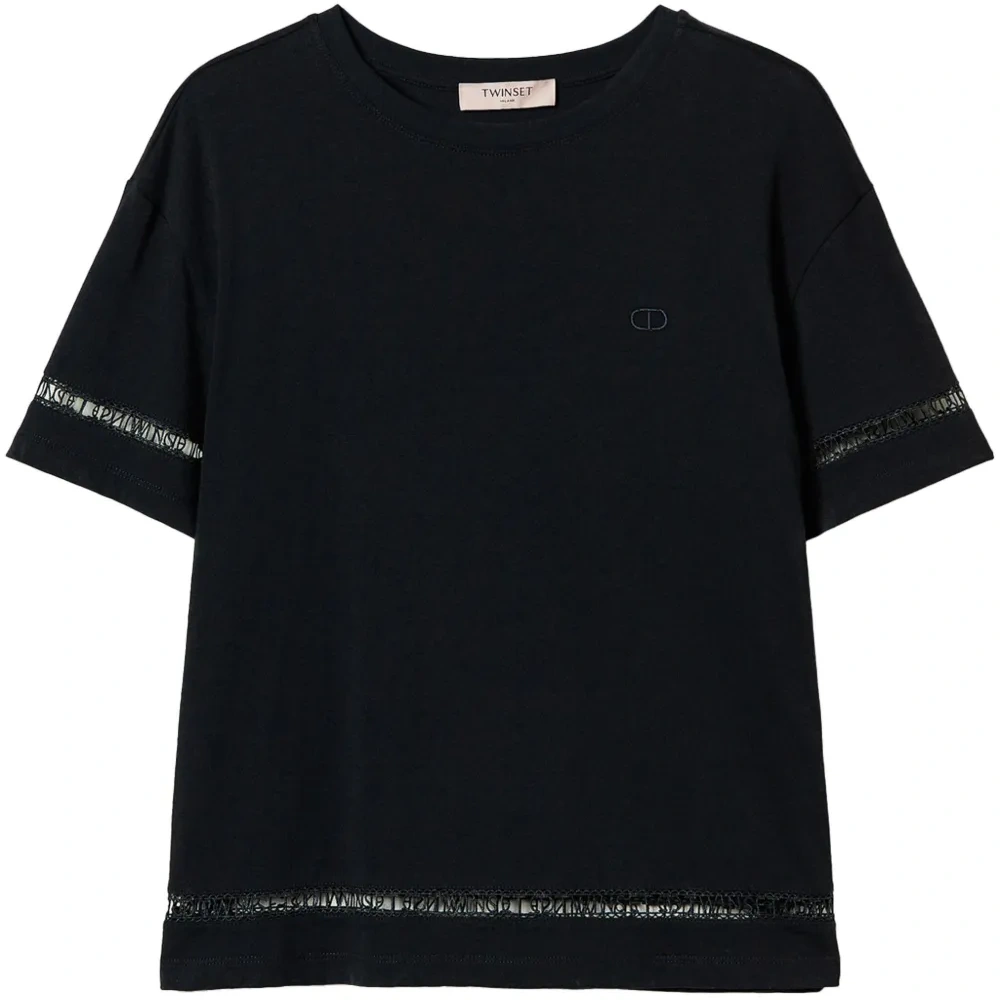 Футболка с вышитым логотипом