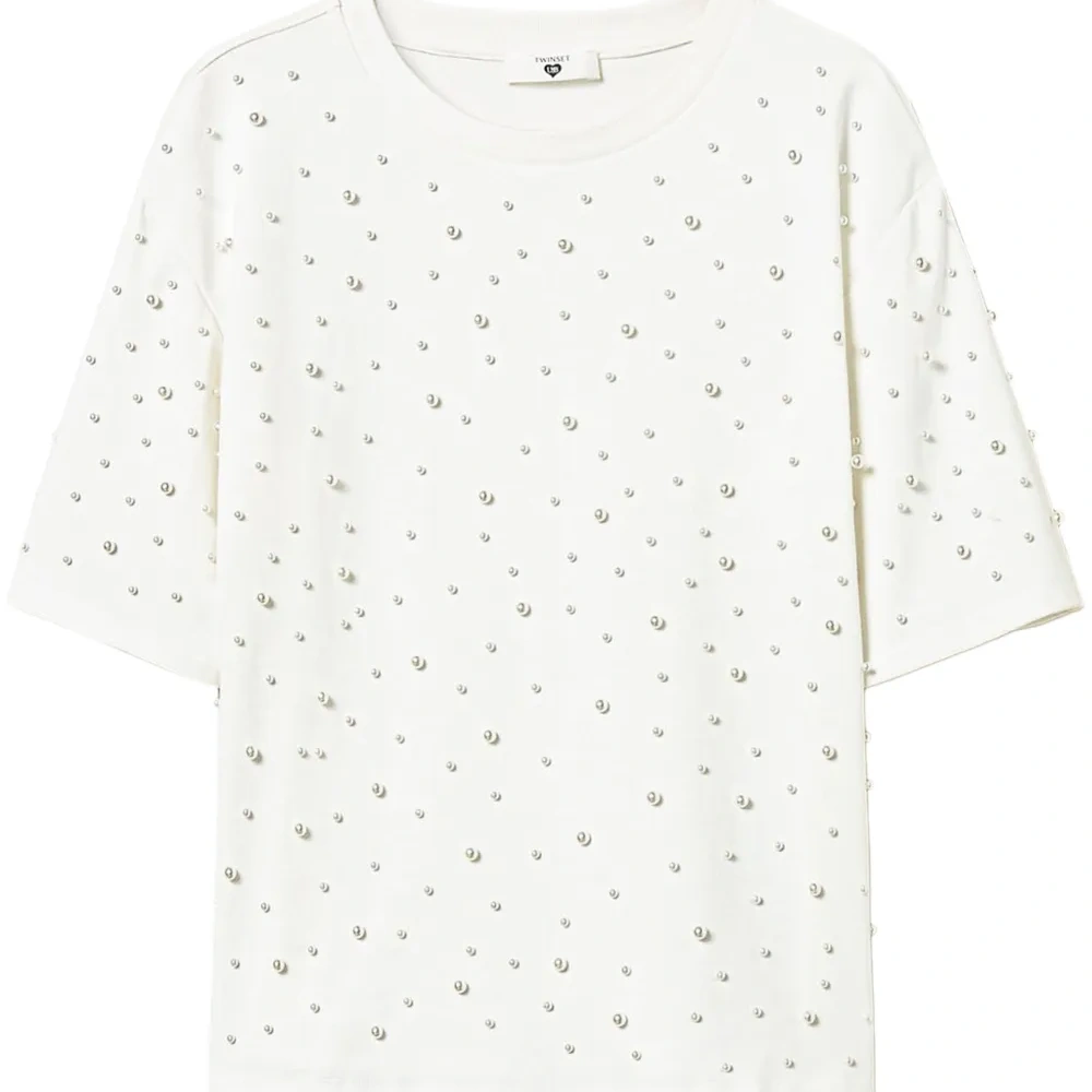 Футболка с искусственным жемчугом