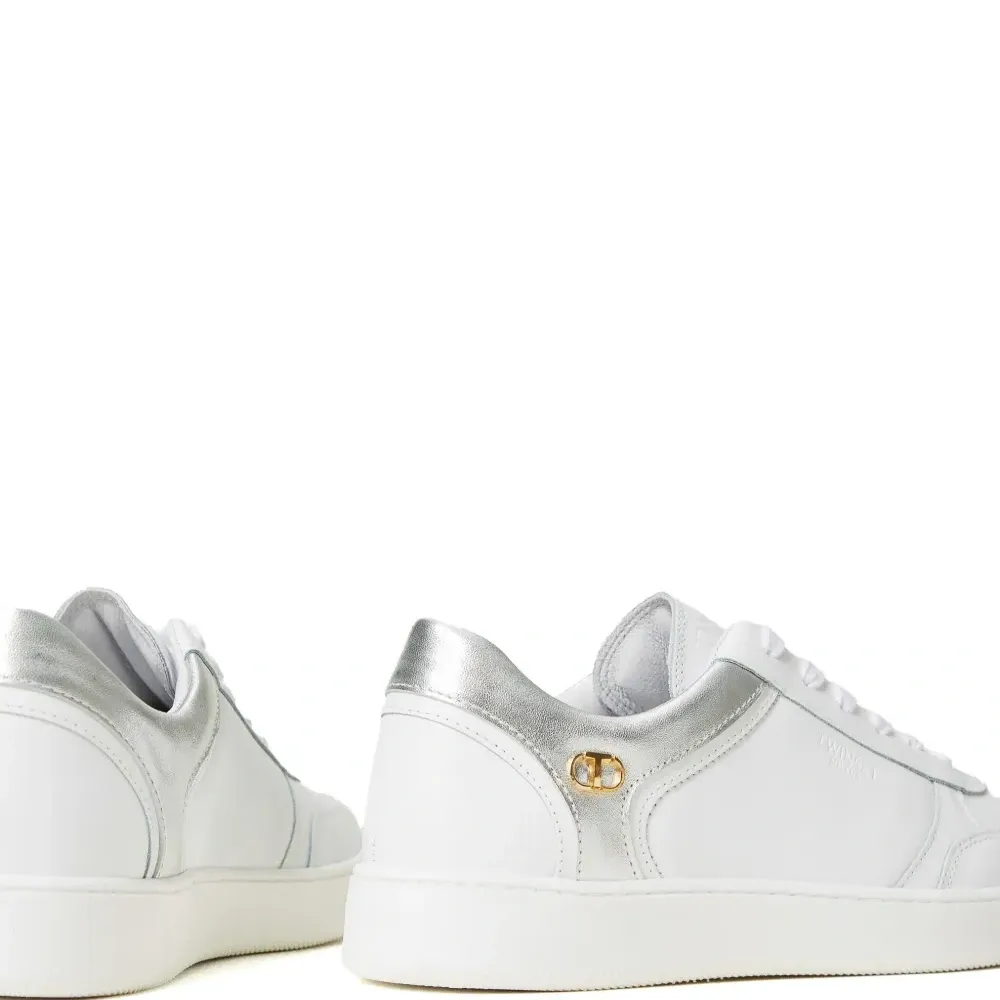 Кроссовки с логотипом