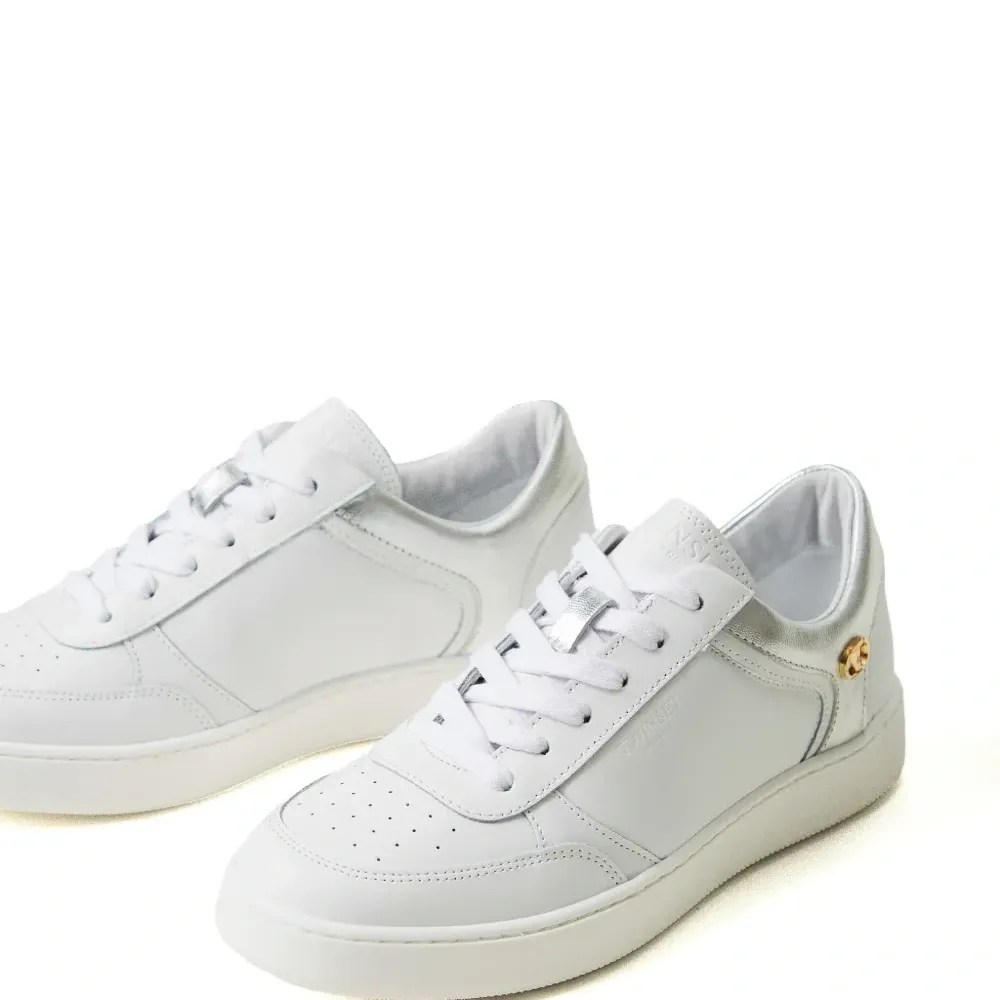 Кроссовки с логотипом