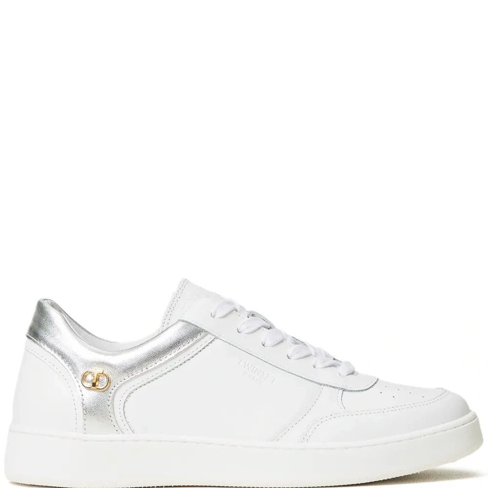 Кроссовки с логотипом