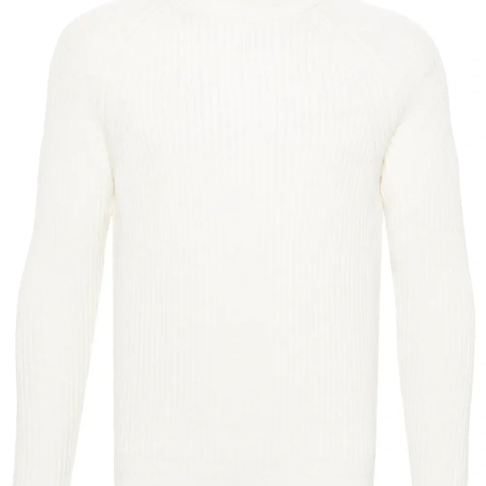 Свитер в рубчик