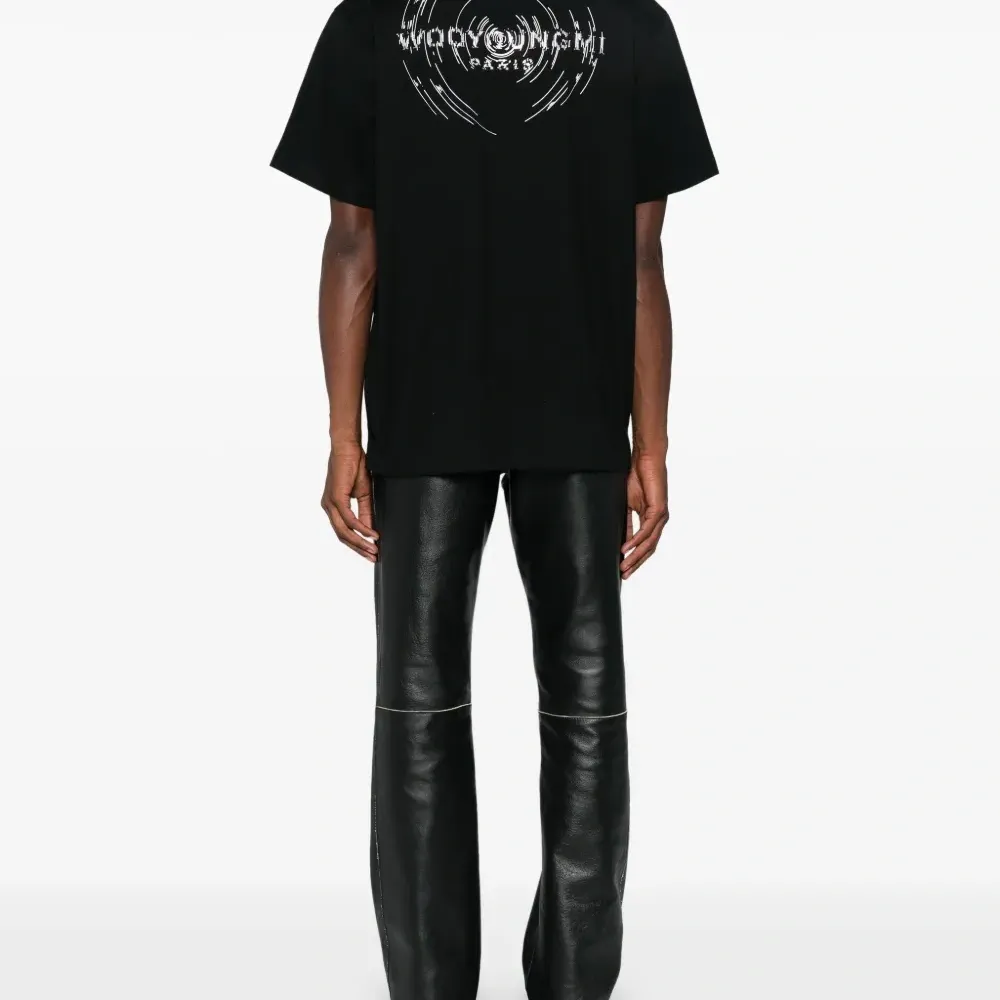 Футболка с нашивкой-логотипом