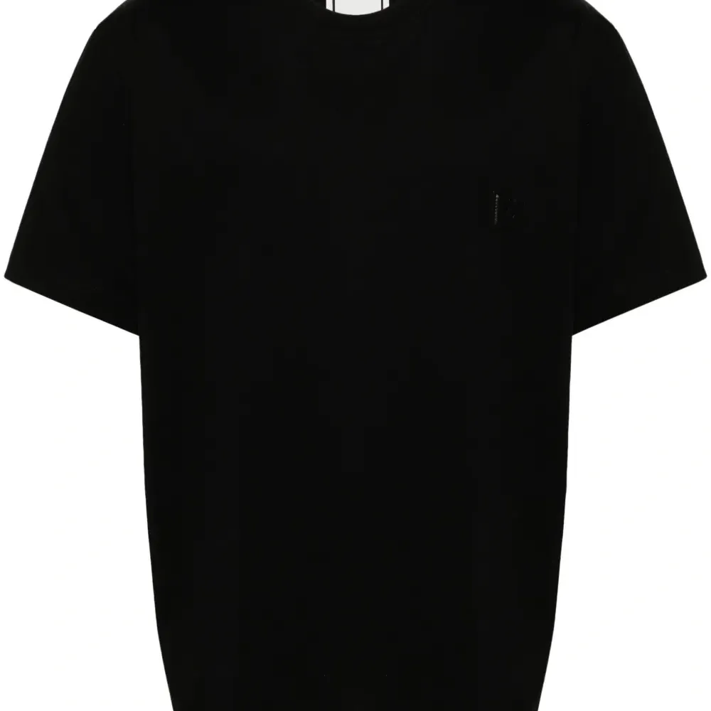 Футболка с нашивкой-логотипом