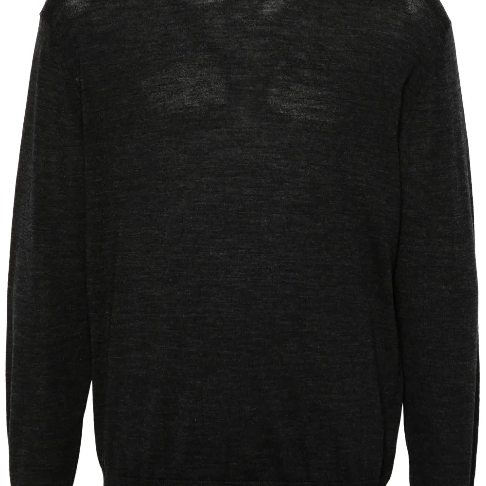 Шерстяной свитер