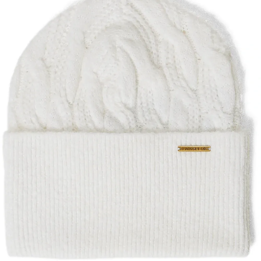 Шапка бини фактурной вязки