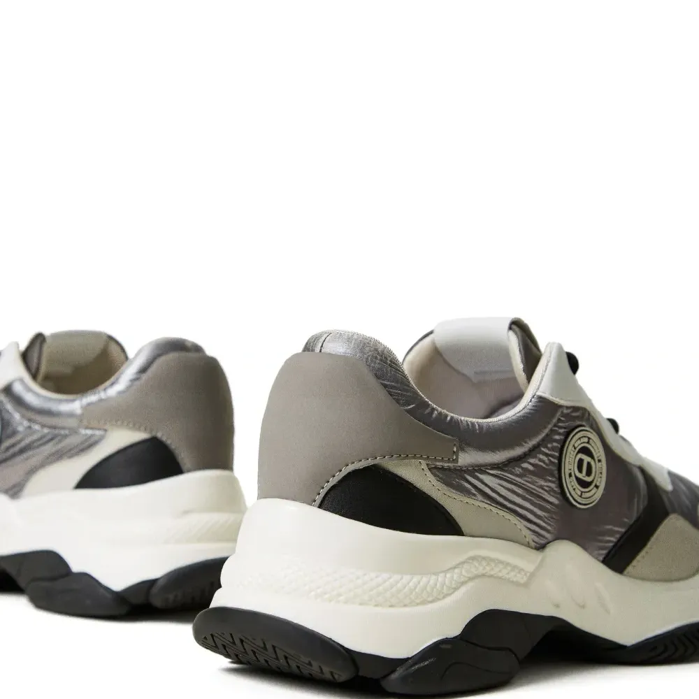 Кеды с нашивкой-логотипом