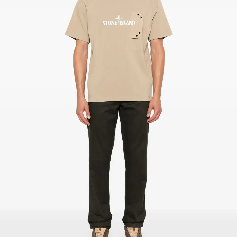 Футболка с логотипом