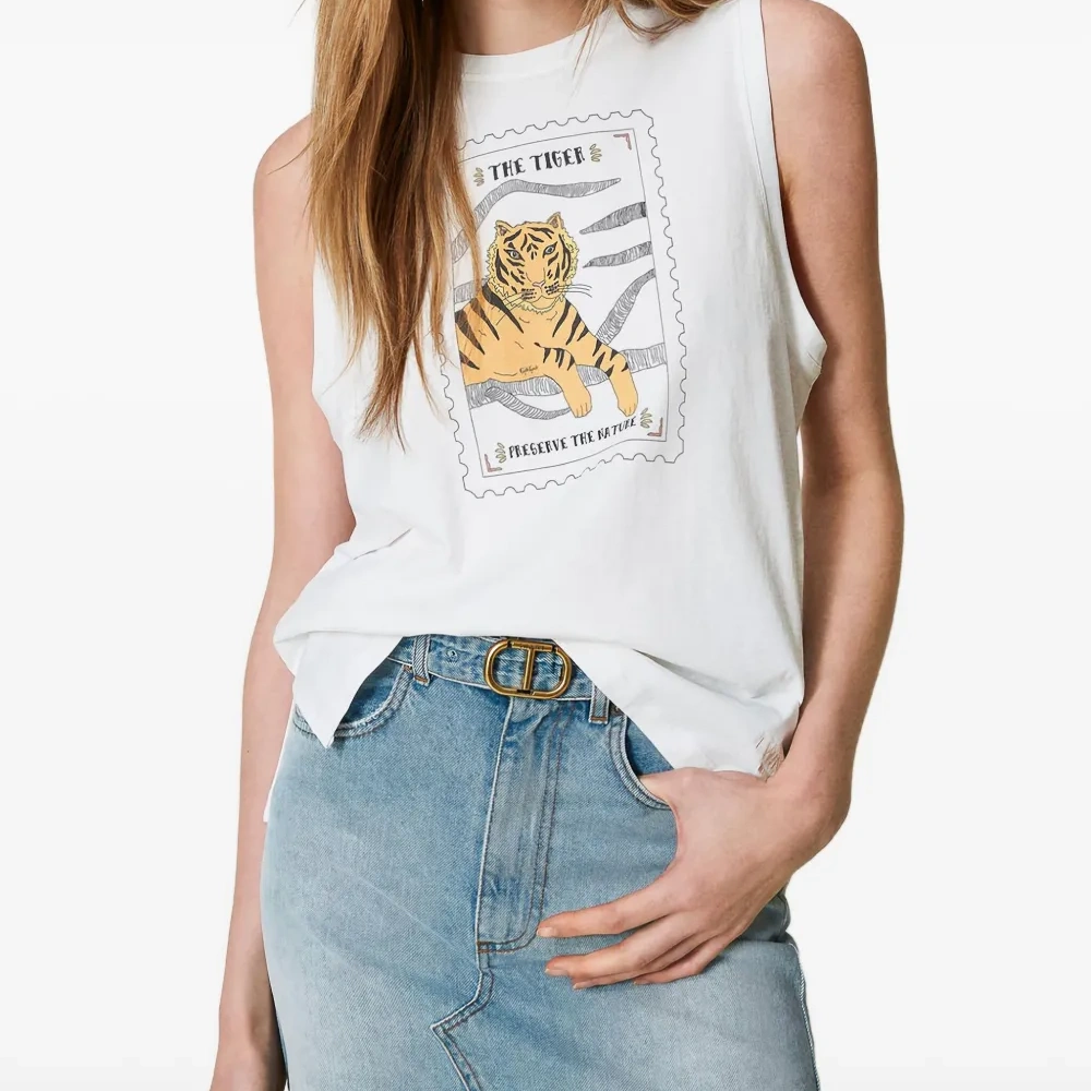 Топ с тигровым принтом Топ с тигровым принтом