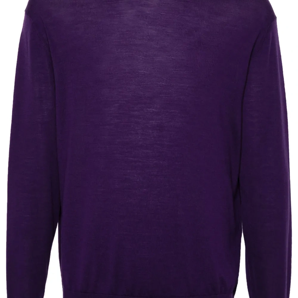 Шерстяной свитер