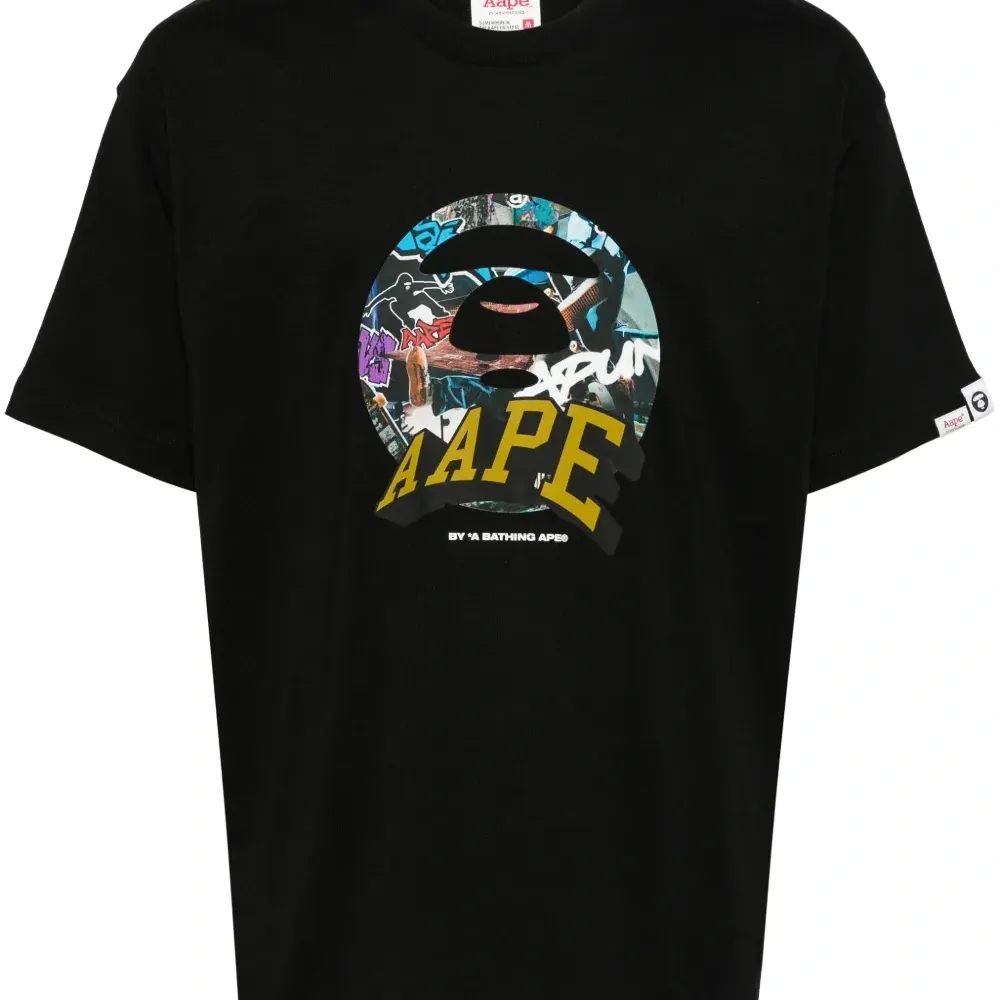 Футболка с логотипом