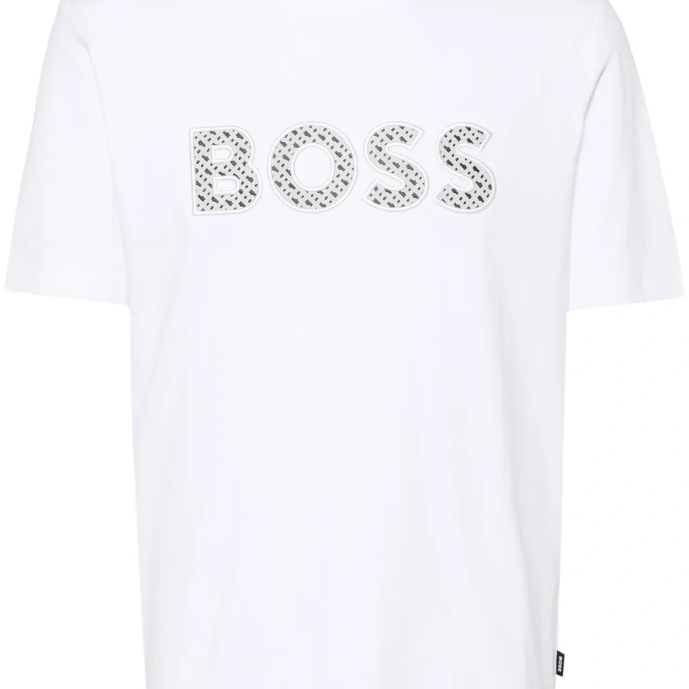 Футболка с нашивкой-логотипом