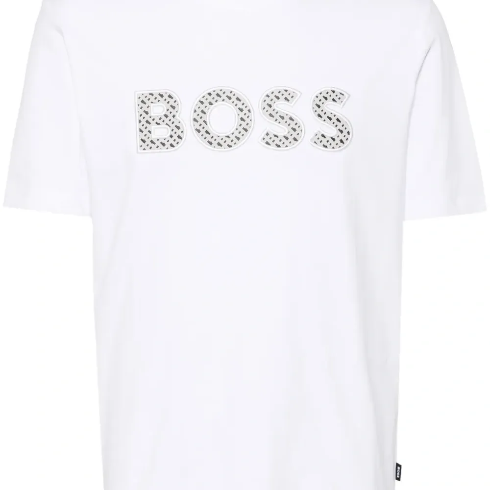 Футболка с нашивкой-логотипом