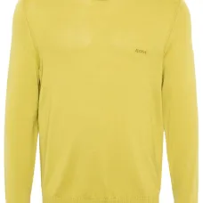 Свитер с вышитым логотипом