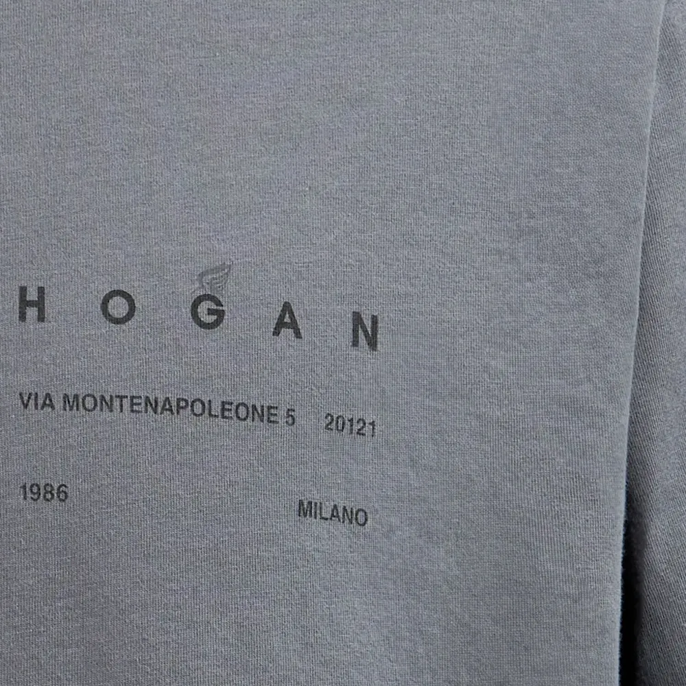 Футболка с логотипом