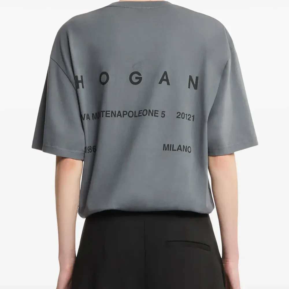 Футболка с логотипом