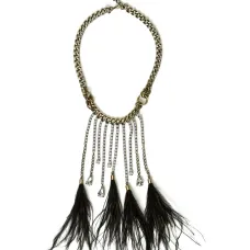 Ожерелье, украшенное перьями