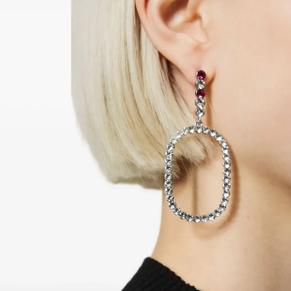 Овальные серьги, украшенные кристаллами