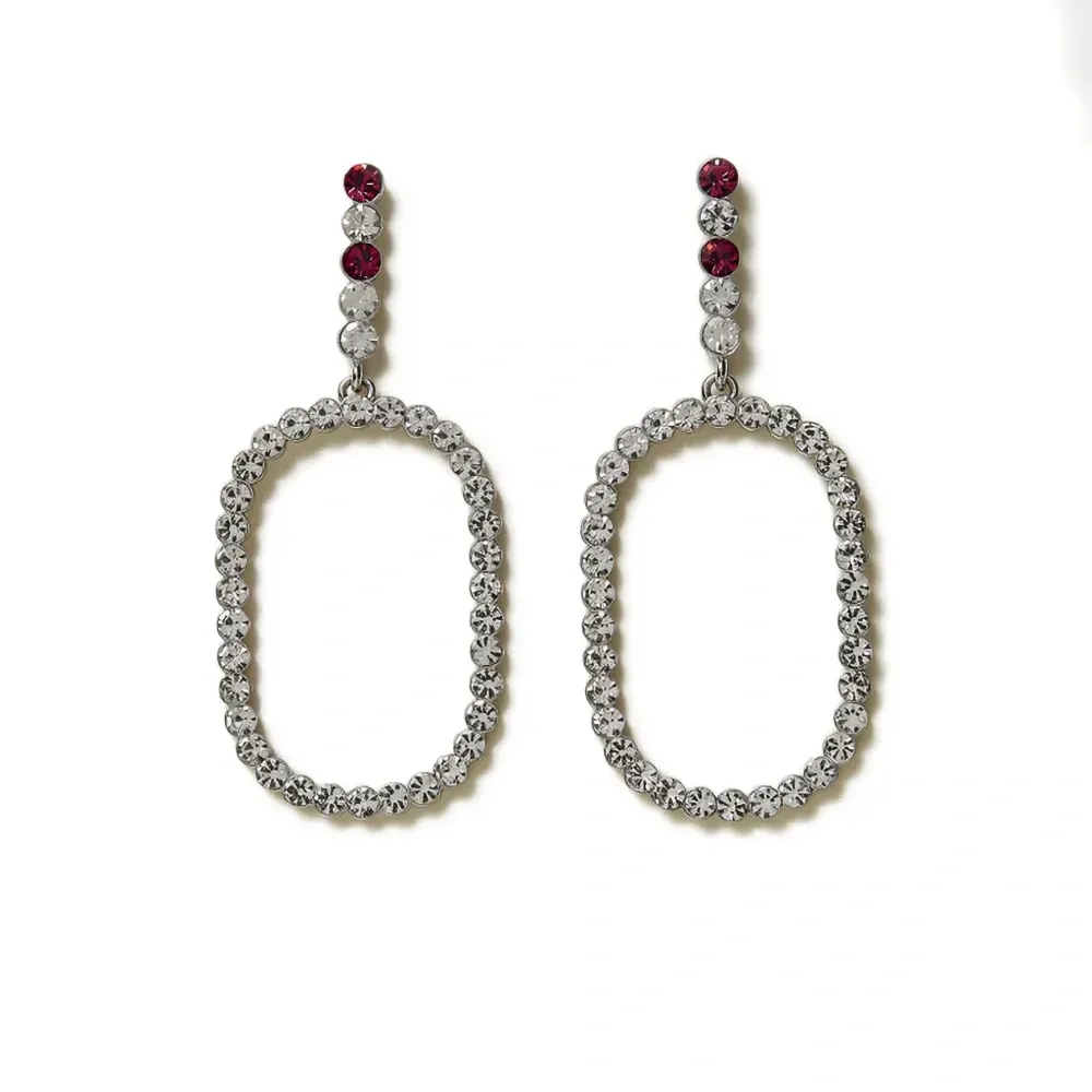 Овальные серьги, украшенные кристаллами