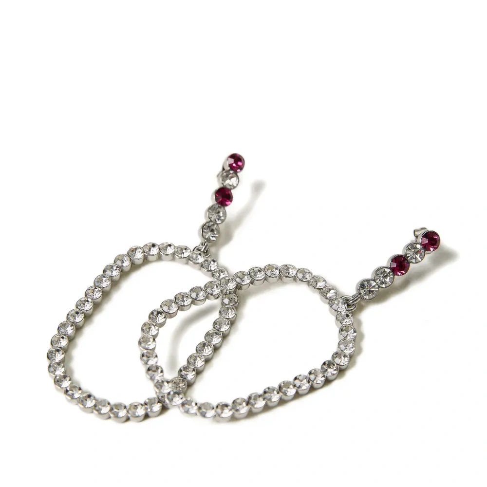 Овальные серьги, украшенные кристаллами