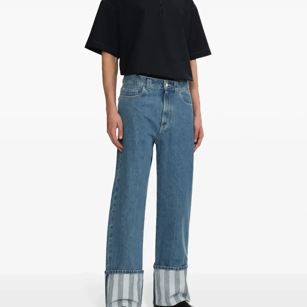 Футболка с нашивкой-логотипом