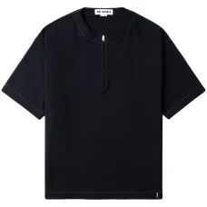 Футболка с нашивкой-логотипом