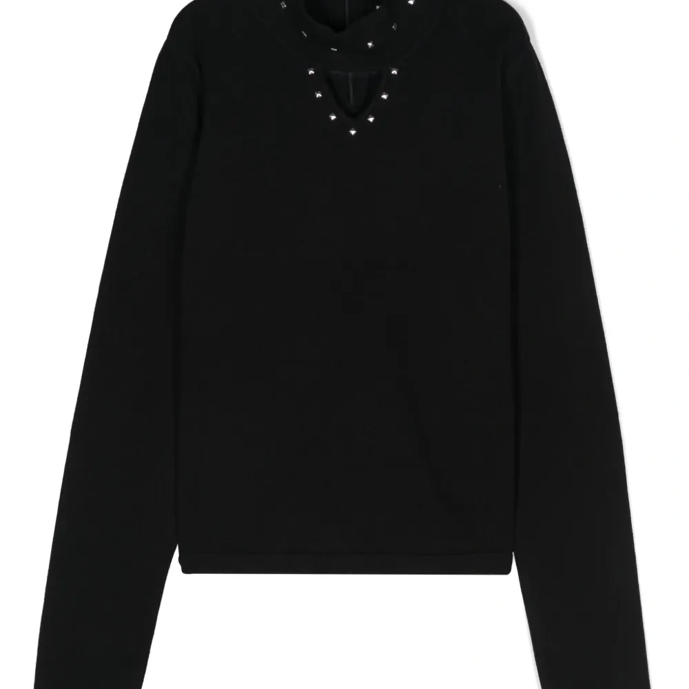 Блузка с заклепками