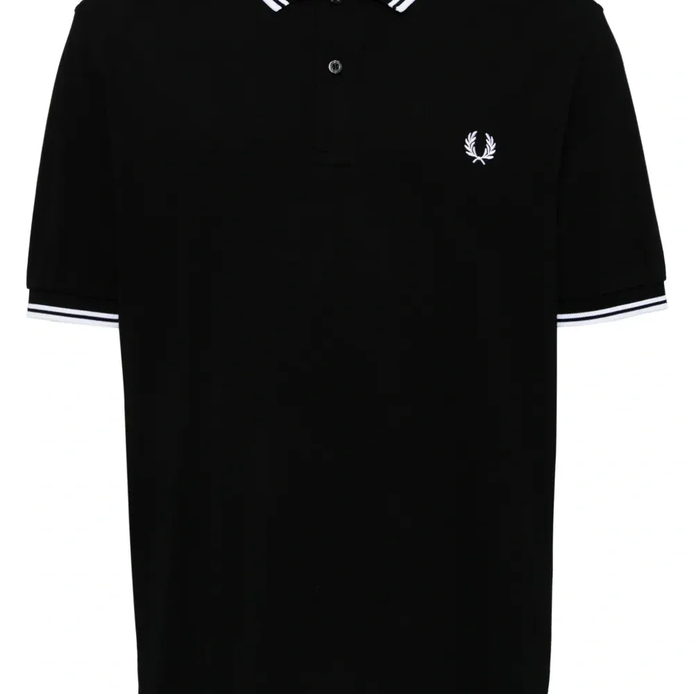 Рубашка поло с вышитым логотипом