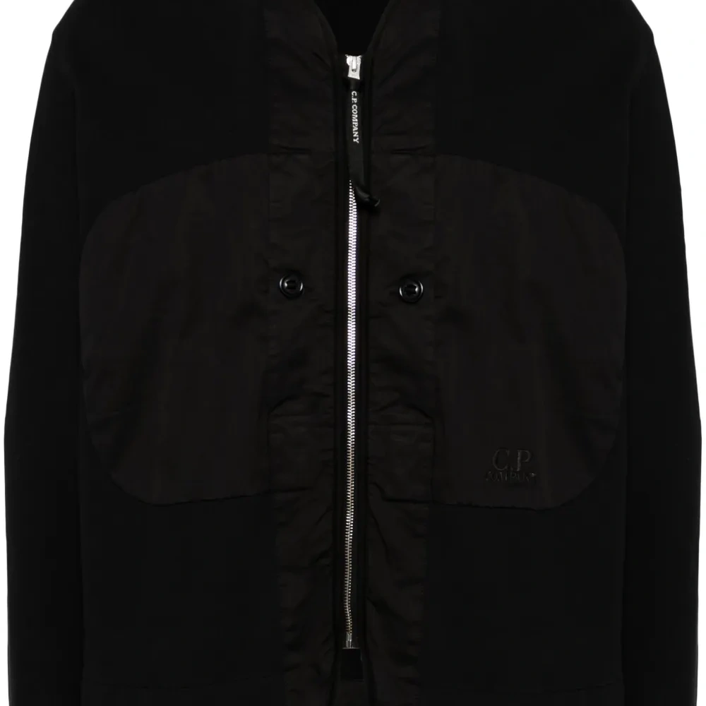 Куртка с вышитым логотипом