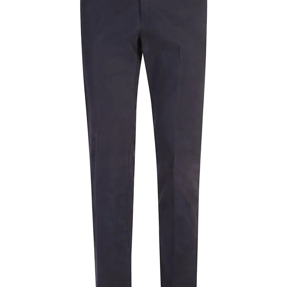 Зауженные брюки со складками